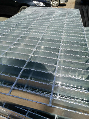 是否機(jī)器焊接的格柵板好？